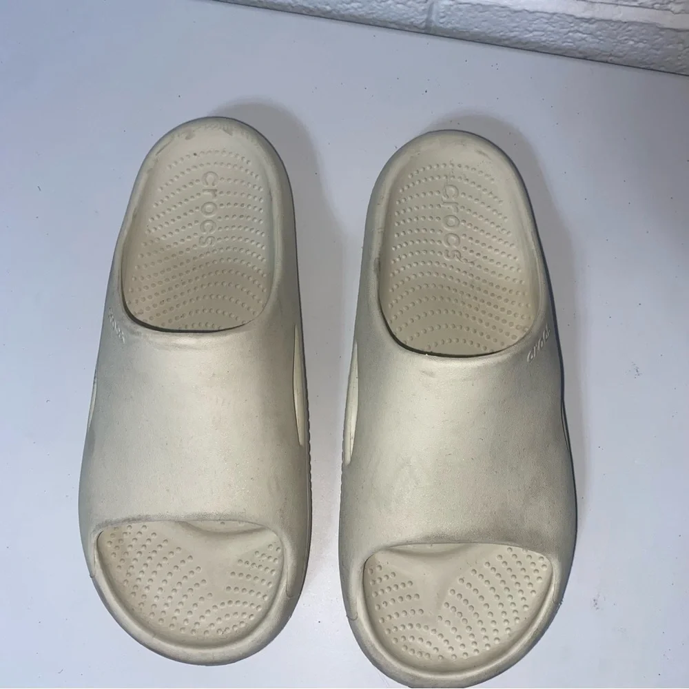 Crocs Men’s Mellow Recovery Slide in Bone Color Size 9 Slides Slip On Sandal
